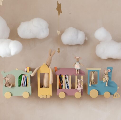 express-to-fantasy_train_shelf_3